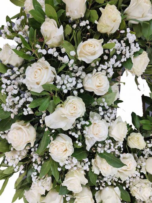 corona funeraria de rosas blancas para tanatorio Madrid moderna 1
